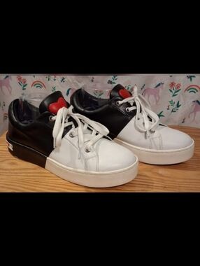 EUC Love Moschino Black & White Leather Colorblock Casual Heart Sneaker SZ 8.5